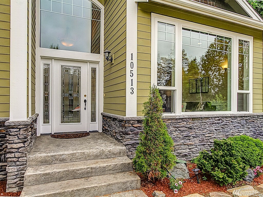 Property Photo: 10513 2nd Place SE WA 98258