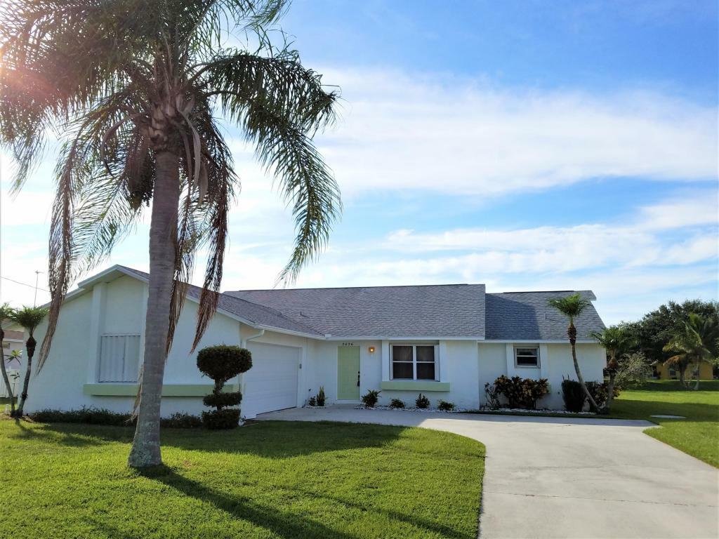 Property Photo:  2626 SE Grand Drive  FL 34952 