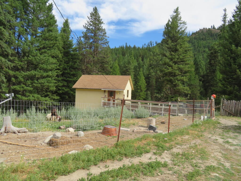 Property Photo:  31135 E Highway 20 E  WA 99166 