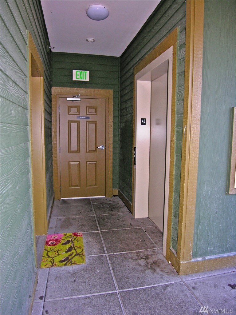 Property Photo: 910 Gladstone St 108 WA 98229