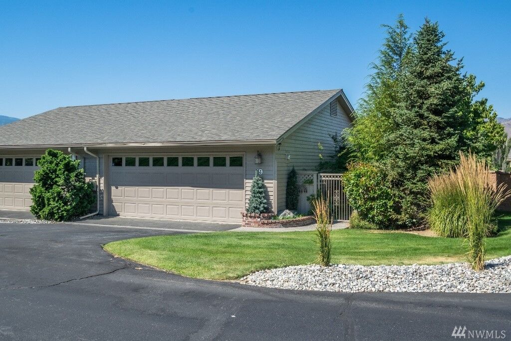 Property Photo:  351 19th St 19  WA 98802 