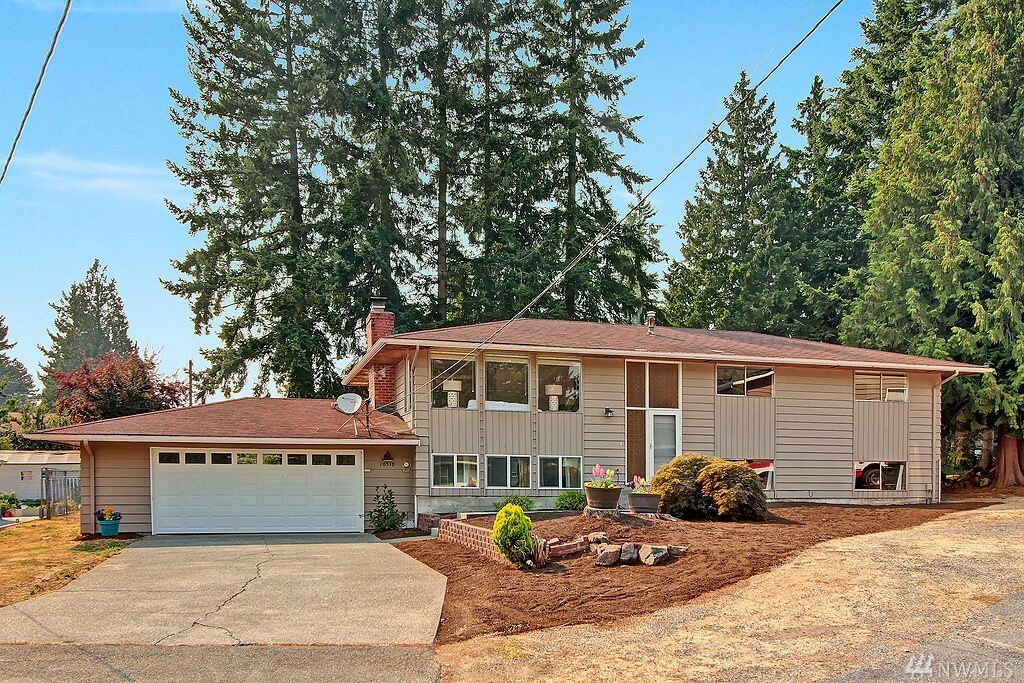 Property Photo:  10510 24th Dr SE  WA 98208 