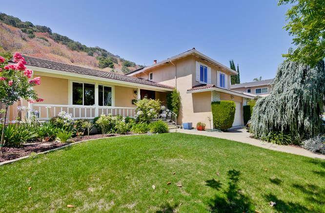 Property Photo:  940 Foothill Drive  CA 95123 