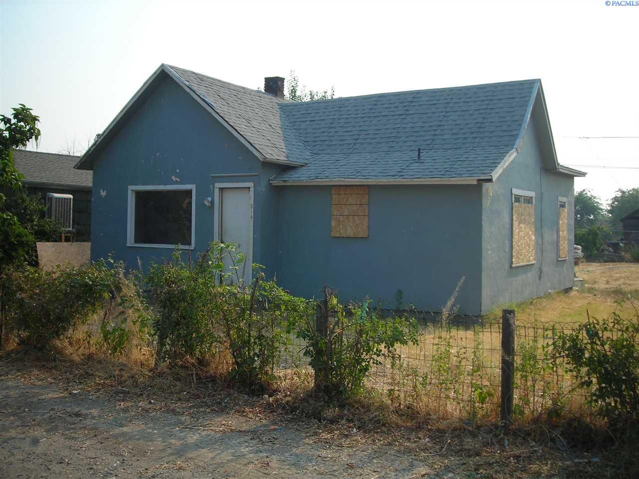 Property Photo: 214 4th Street WA 98935