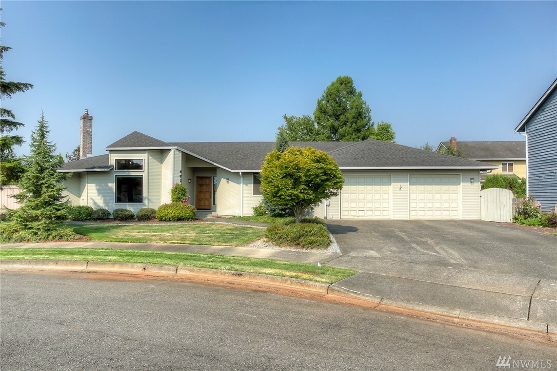 Property Photo: 6214 153rd Av Ct E WA 98390