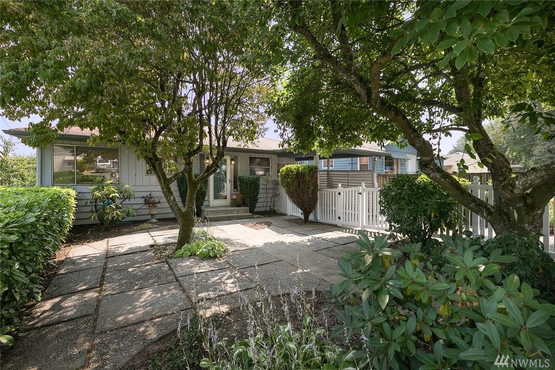 Property Photo:  10240 Occidental Ave S  WA 98168 