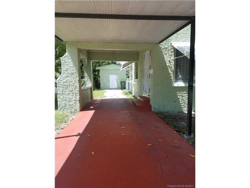 Property Photo:  