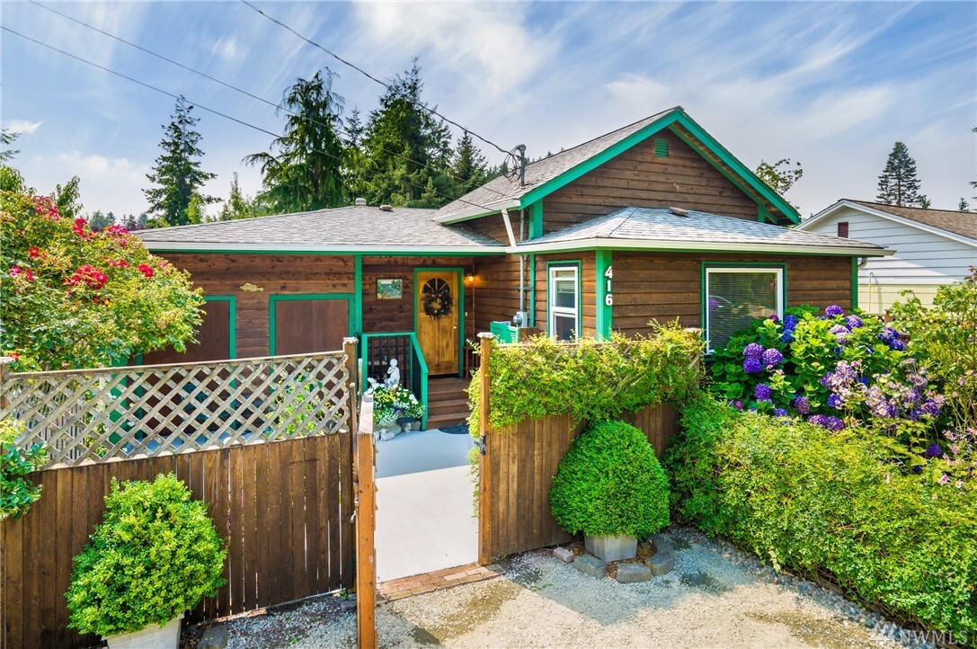 Property Photo:  416 Caledonia  WA 98257 