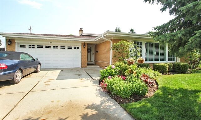 Property Photo:  180 Lance Drive  IL 60016