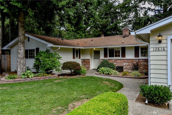 Property Photo:  12816 NE 68th St  WA 98033 