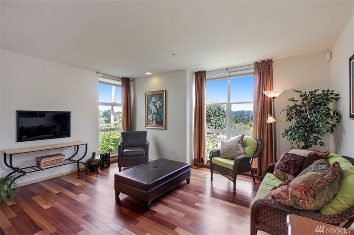 Property Photo:  19046 14th Ct NE  WA 98155 