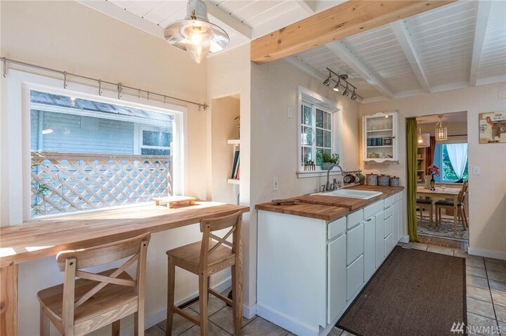 Property Photo: 17103 Tabor Ave SW WA 98070