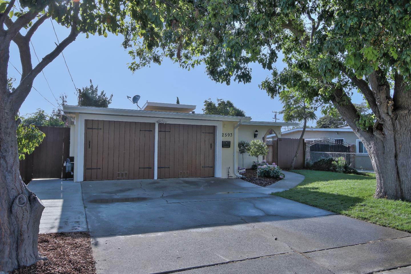 Property Photo:  2593 Baylor Street  CA 94303 