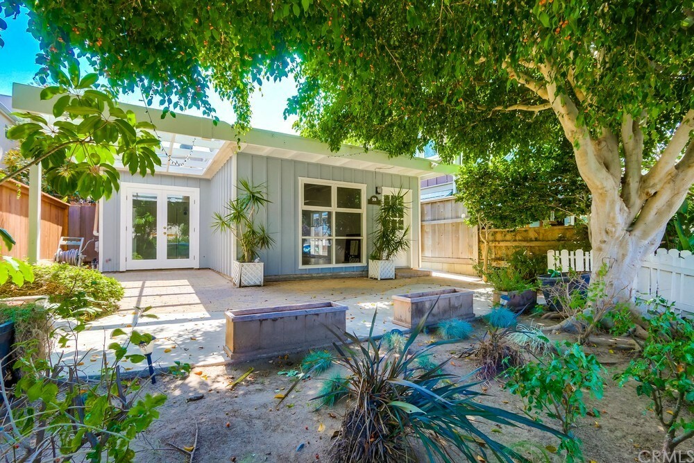 Property Photo:  508 Acacia Avenue  CA 92625 