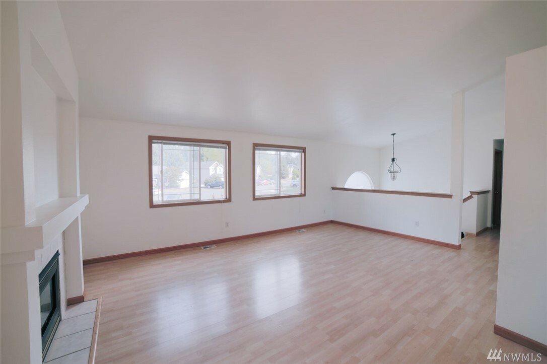 Property Photo: 17408 17th Ave E WA 98387