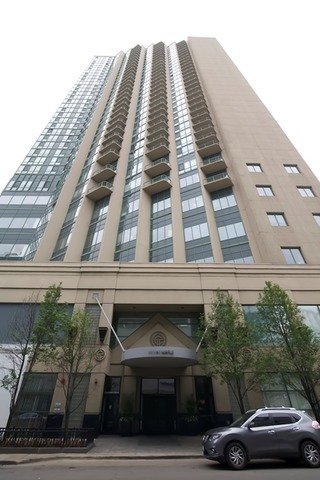 Property Photo: 111 W Maple Street 1303 IL 60610