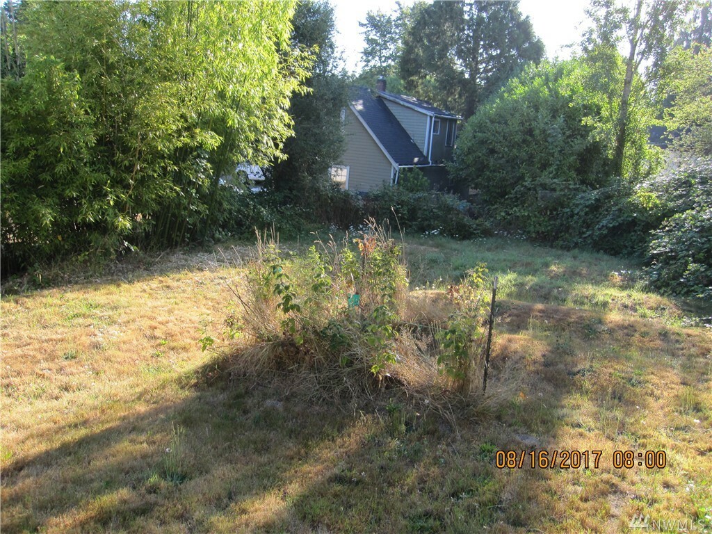 Property Photo:  1405 Flower Ave  WA 98366 