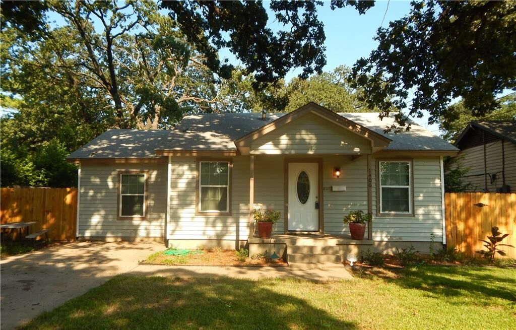 Property Photo:  1406 Shadow Lane  TX 76117 