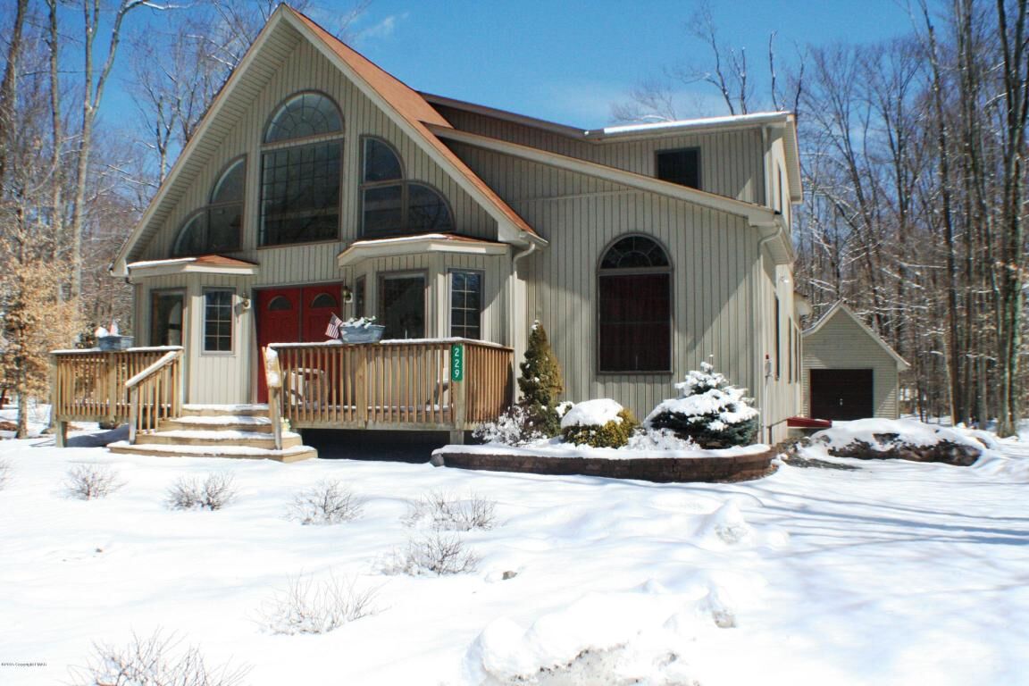Property Photo: 229 Choctaw Drive PA 18347