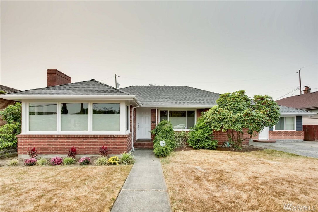 Property Photo:  5009 28th Ave S  WA 98108 