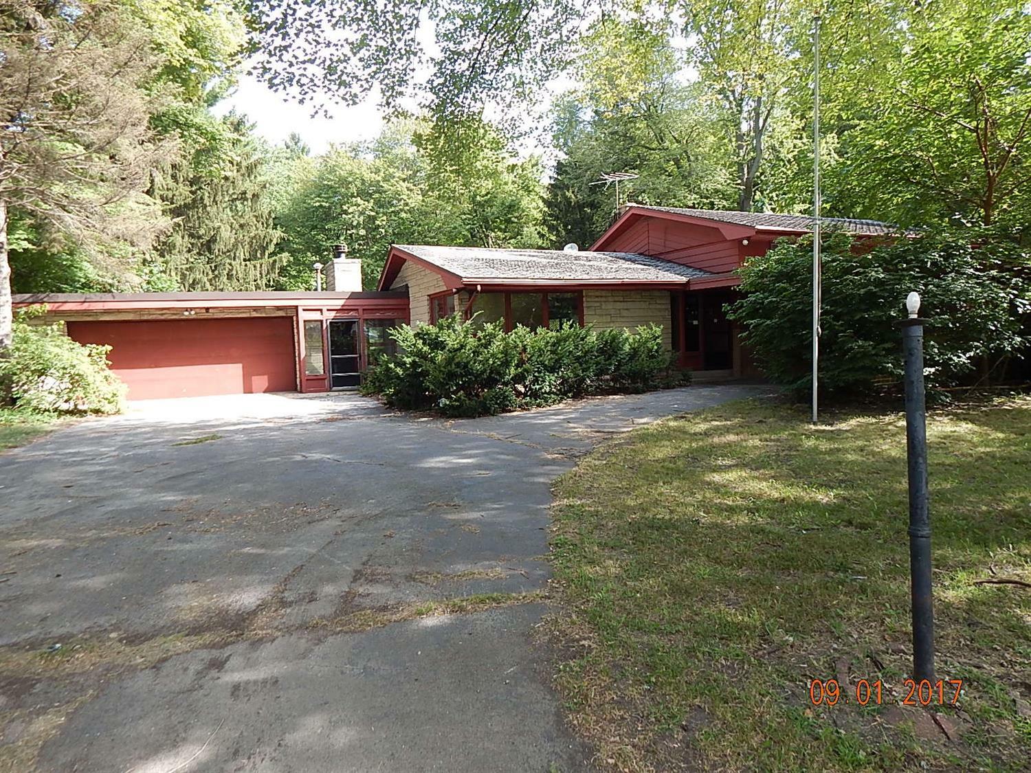 Property Photo: 1910 E Coolspring Avenue IN 46360