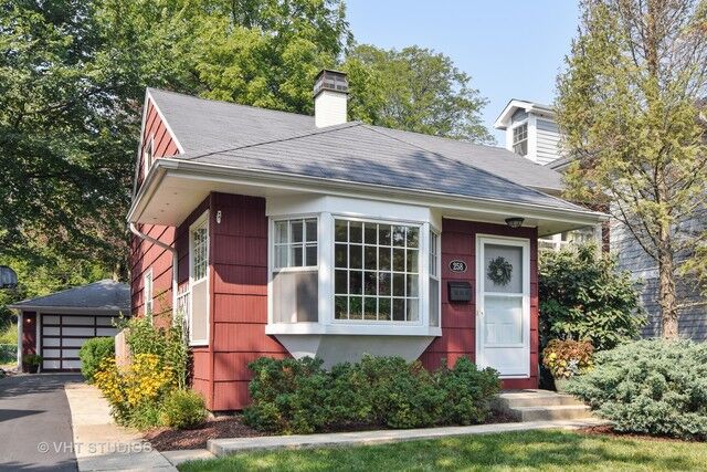 Property Photo:  258 May Avenue  IL 60137 