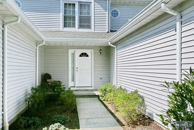 Property Photo:  56 Foxwood Square  NJ 07675 