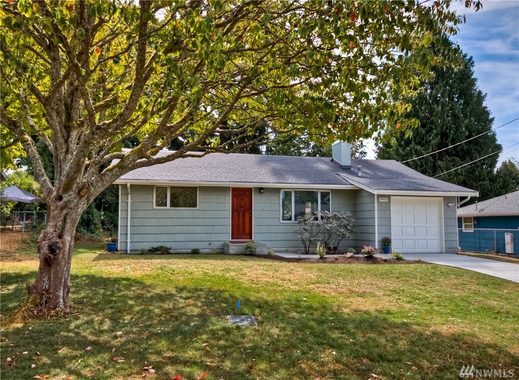 Property Photo:  8910 217th St SW  WA 98026 