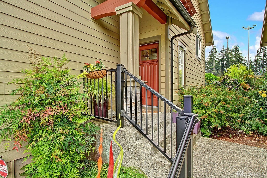 Property Photo:  13824 N Creek Dr 2402  WA 98012 