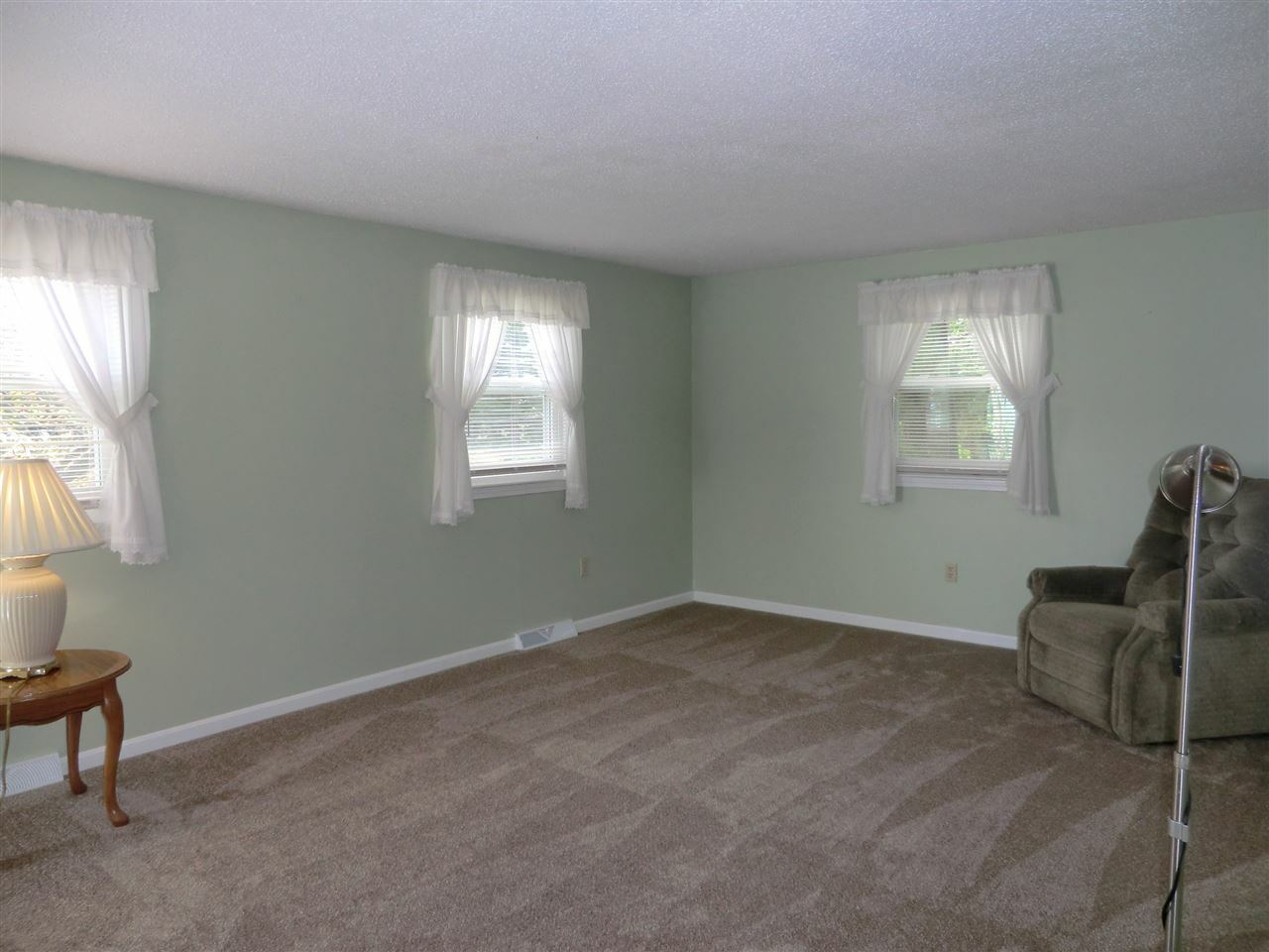 Property Photo:  181-183 Flagstone Drive  NH 03063 