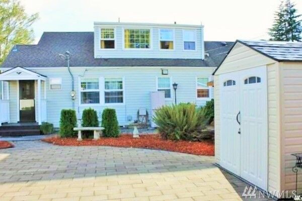 Property Photo:  5  Park Place  WA 98632 