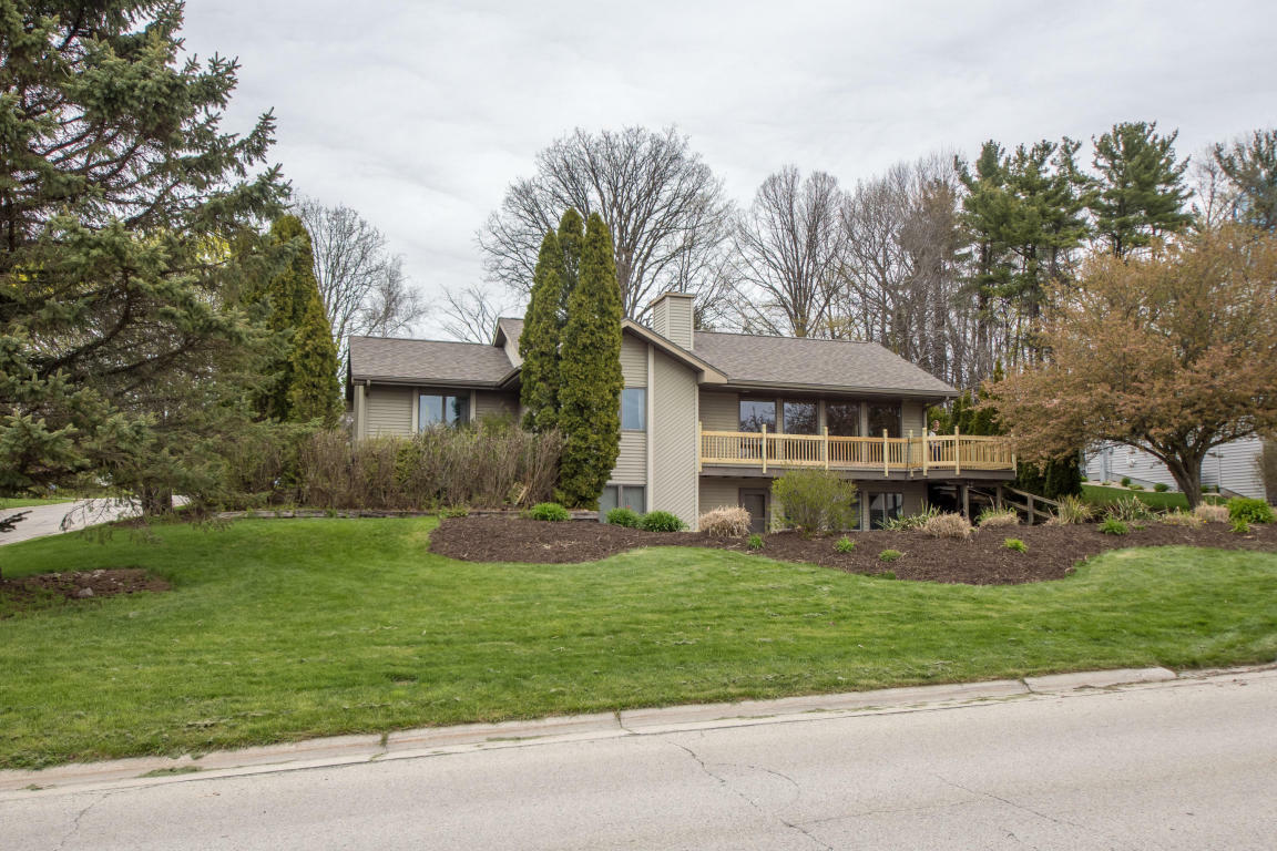 Property Photo:  464 Westwood Dr  WI 53085 