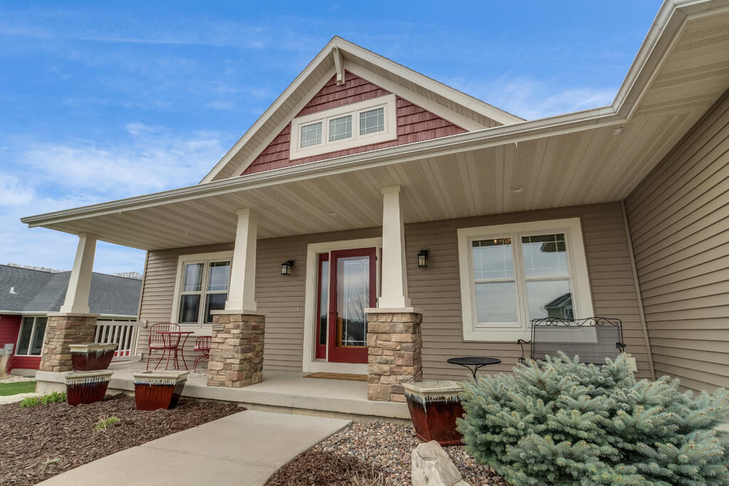 Property Photo:  2435 Spring Hill Way  WI 54650 