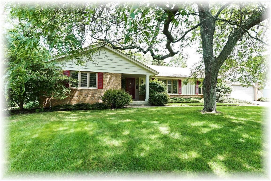 Property Photo: 5 Pinewood Ct WI 53402-2844