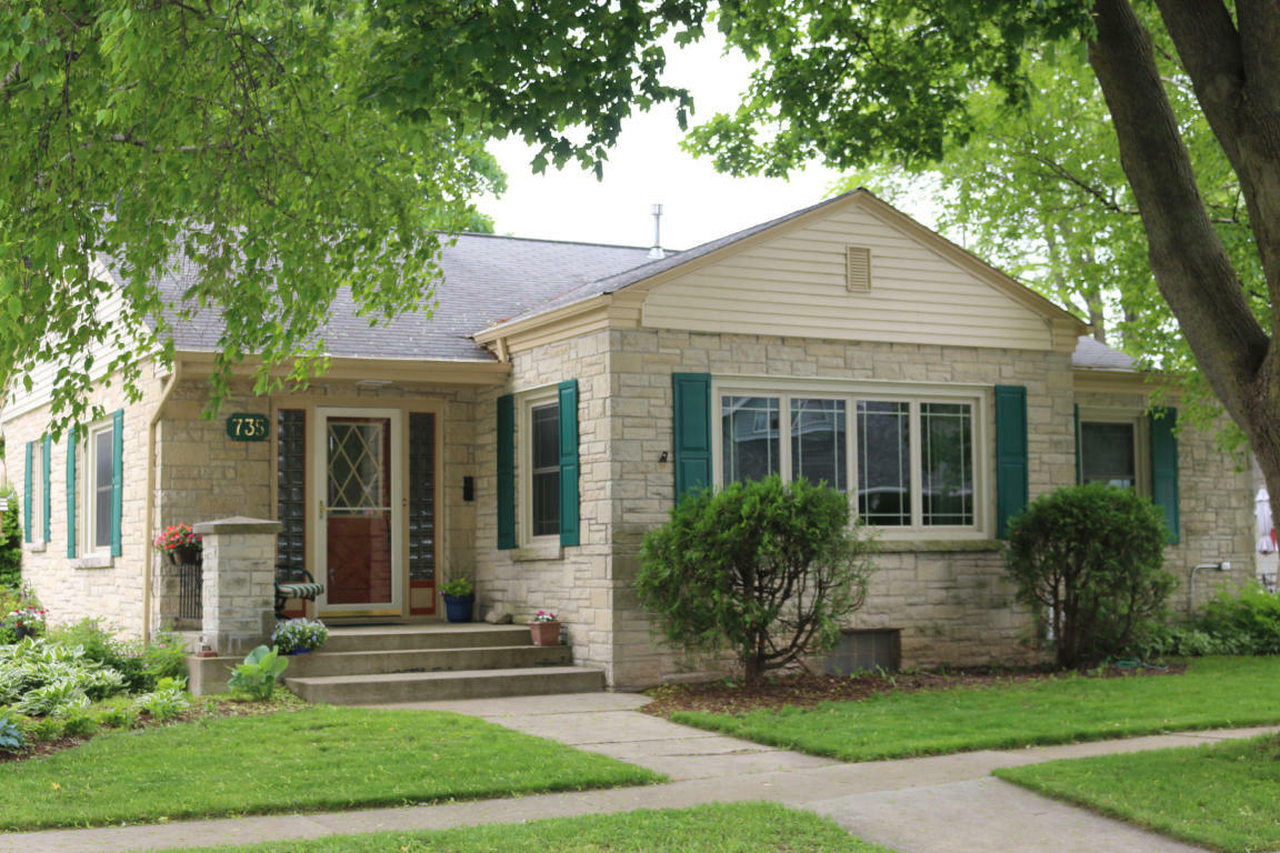 Property Photo:  735 Buffalo St  WI 53085 