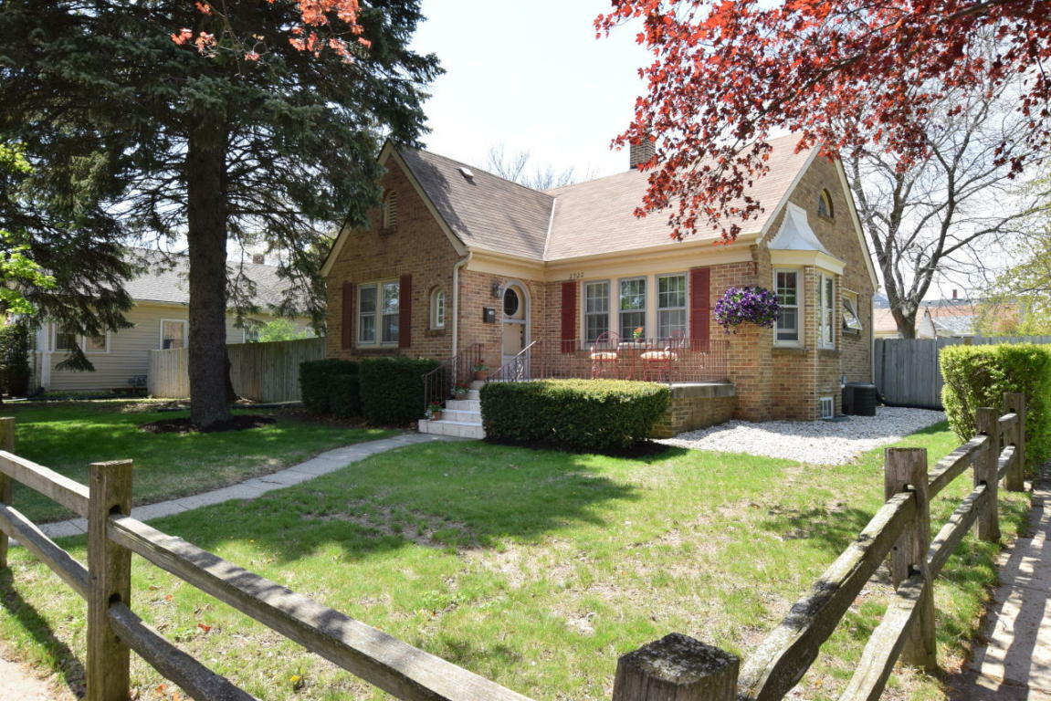 Property Photo: 2922 Charles St WI 53402