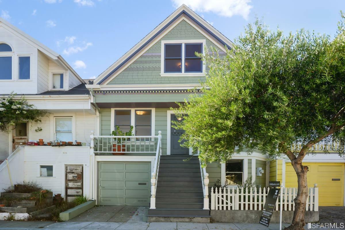 Property Photo:  208 Banks Street  CA 94110 