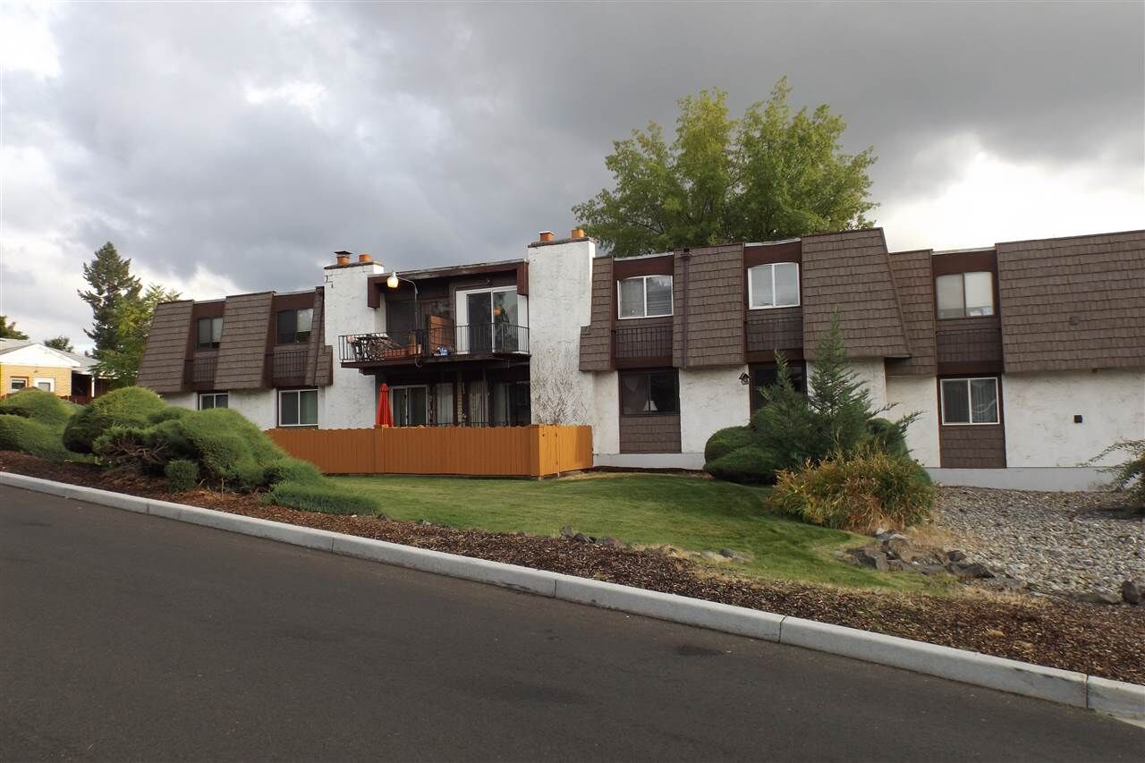 Property Photo:  1716 N Pettet Dr Unit  11  WA 99205 