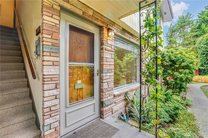 Property Photo:  332  Summit Avenue E  WA 98102 