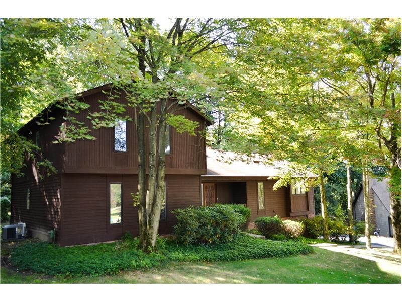 Property Photo:  1498 King Charles Dr  PA 15237 