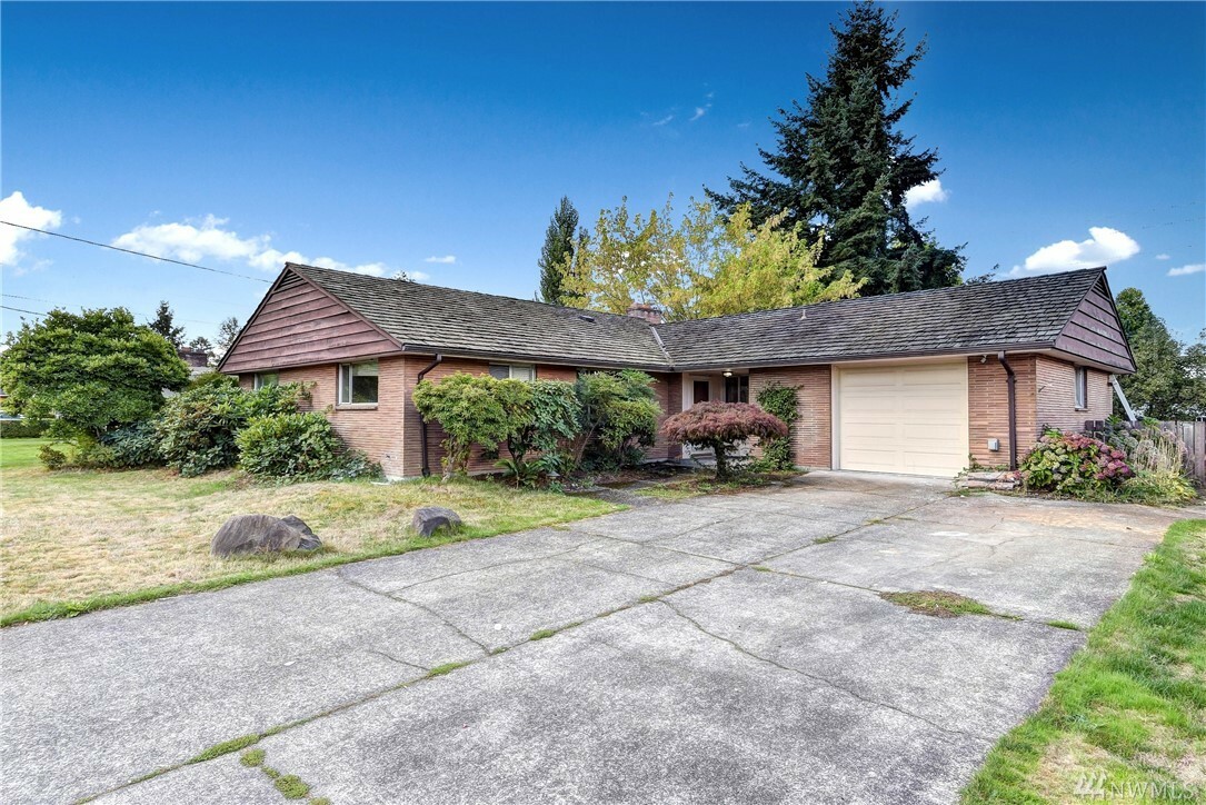 Property Photo:  425 N St NE  WA 98001 