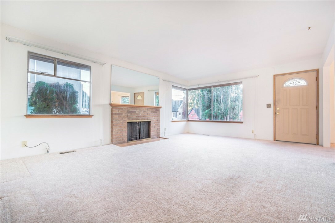 Property Photo: 7118 44th Ave SW WA 98136