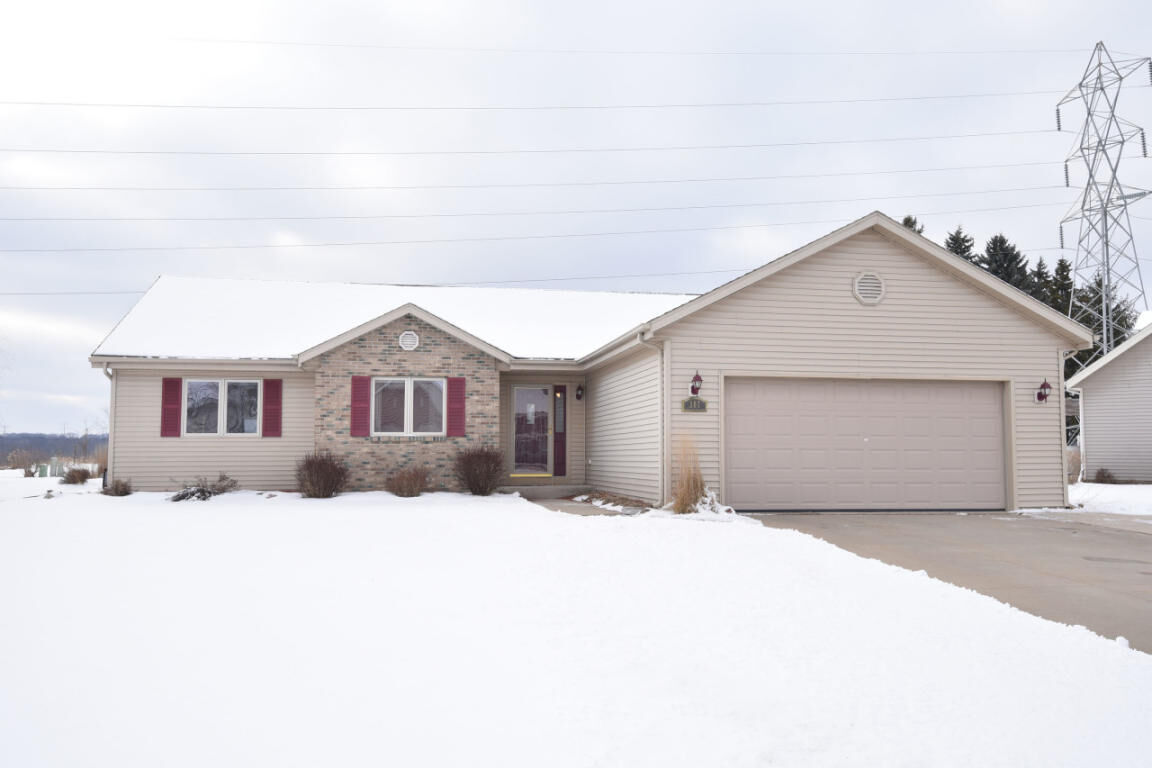 Property Photo: 307 S Maple Ln WI 53080