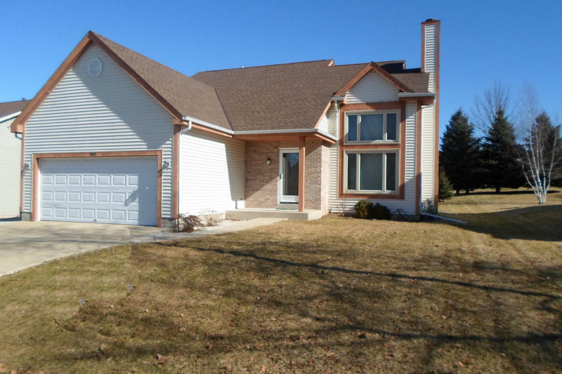 Property Photo: 2409 Kestrel Ln WI 53189