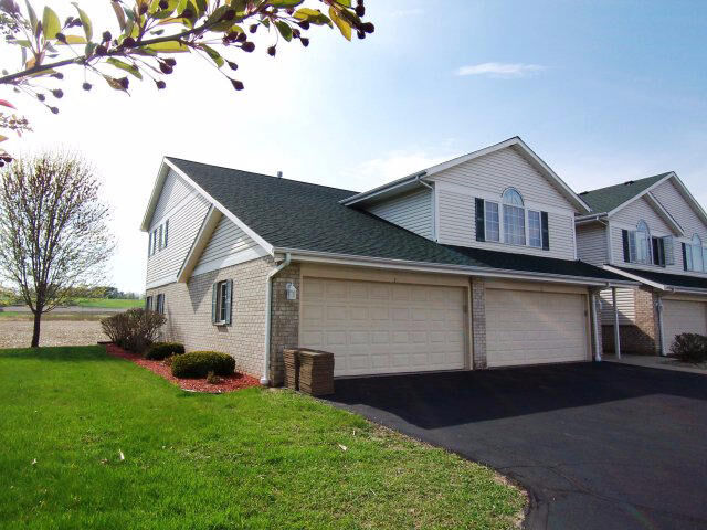 Property Photo:  606 Shepherds Dr 2  WI 53090 