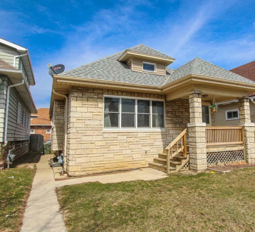 Property Photo:  1332 W Holt Ave  WI 53215 