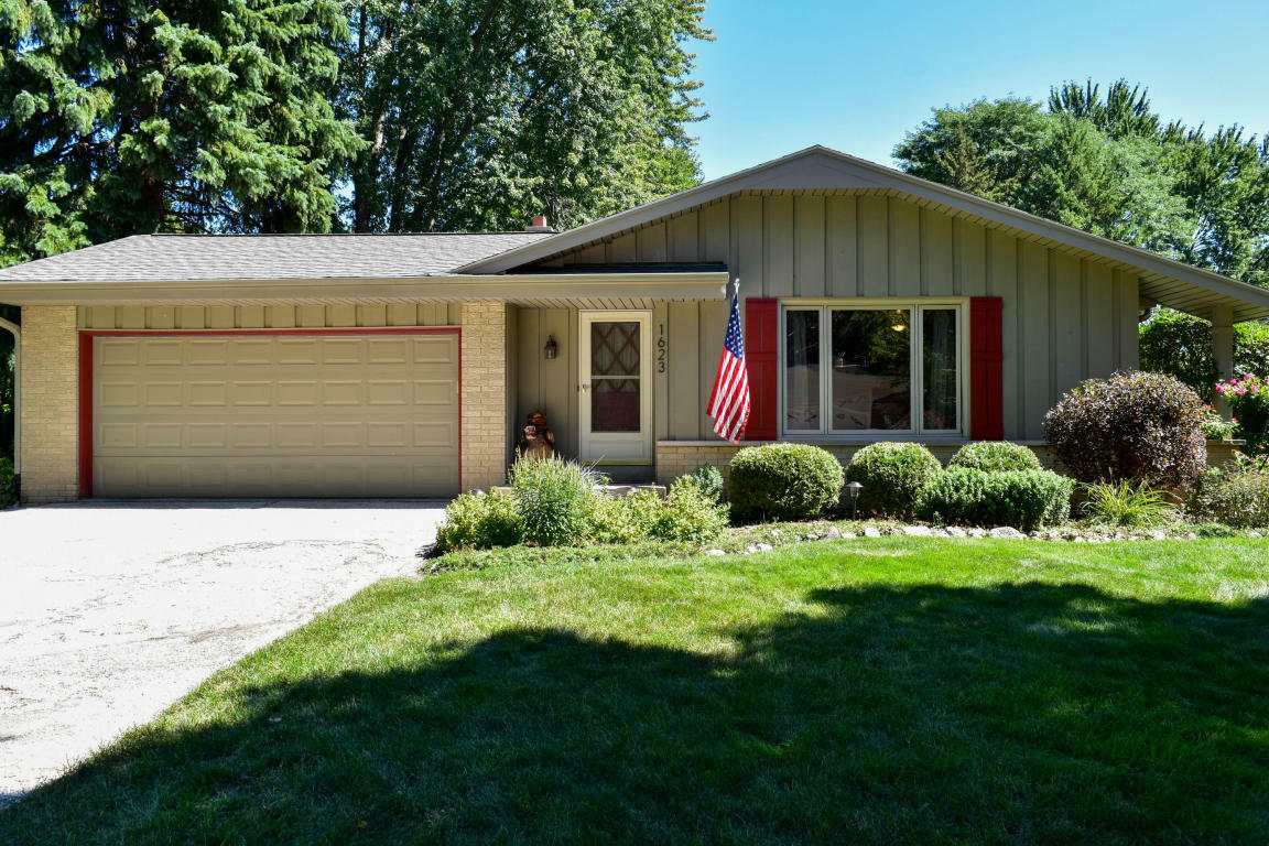 Property Photo:  1623 Dixie Dr  WI 53189 