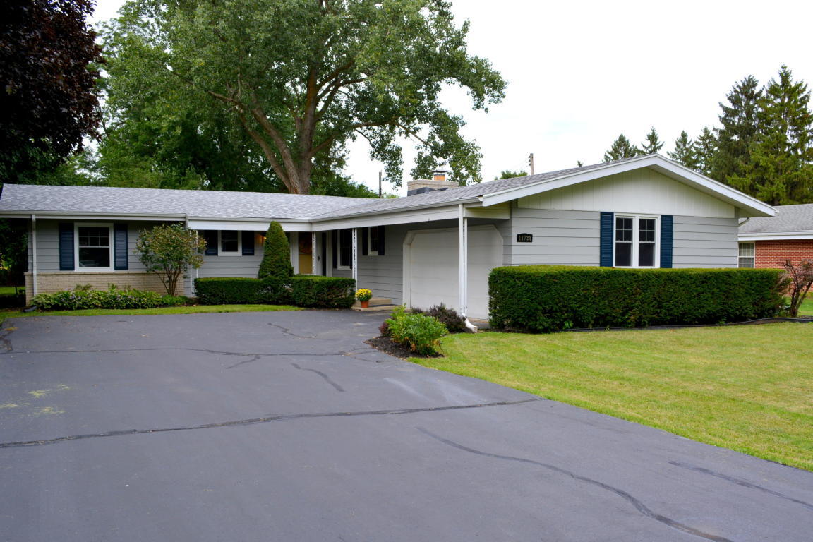 Property Photo: 11738 W Denis Ave WI 53130-1724