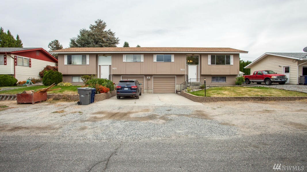 Property Photo:  903 N Jackson Place  WA 98802 