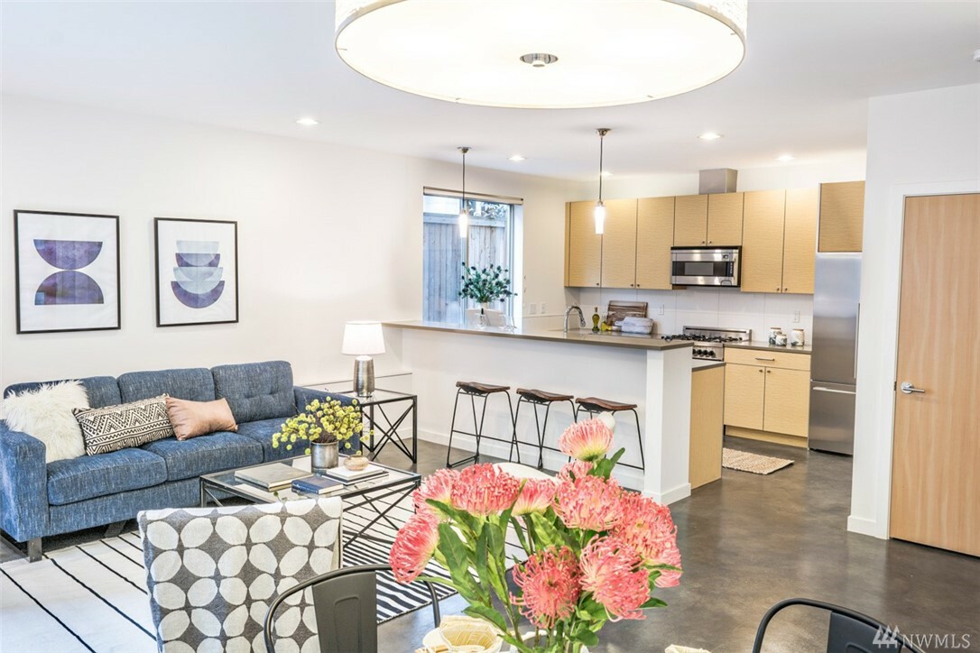 Property Photo: 933 B 16th Ave WA 98122